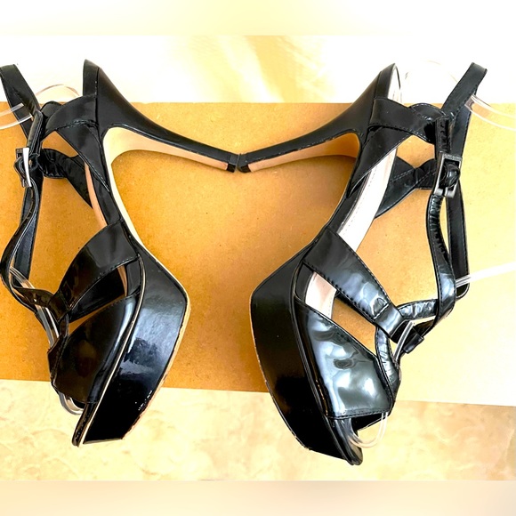 Vince Camuto patent leather shoes. Worn once! Size 8.5 - Picture 5 of 13